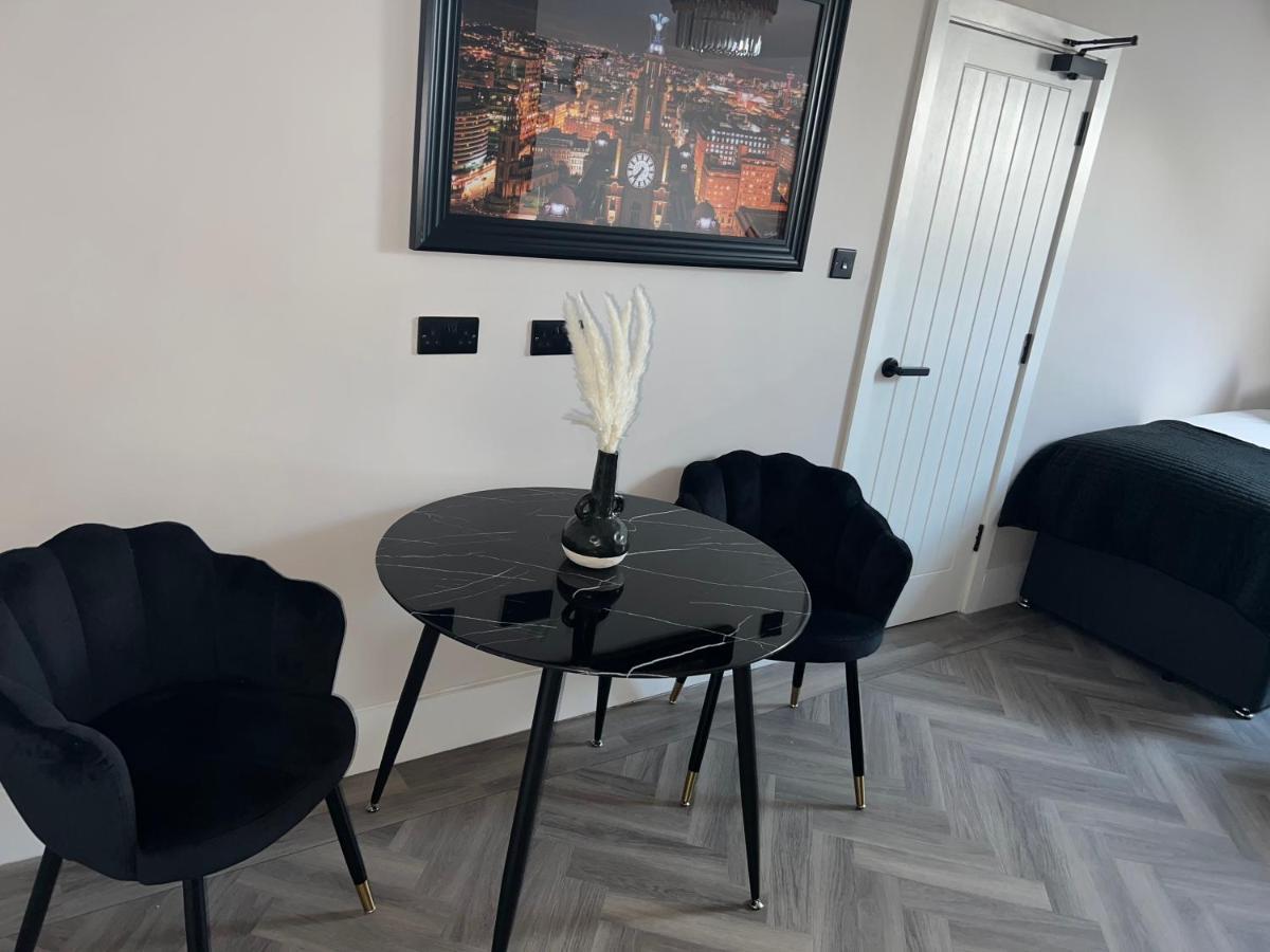 128 Anfield Road Hotel Ливърпул Стая снимка