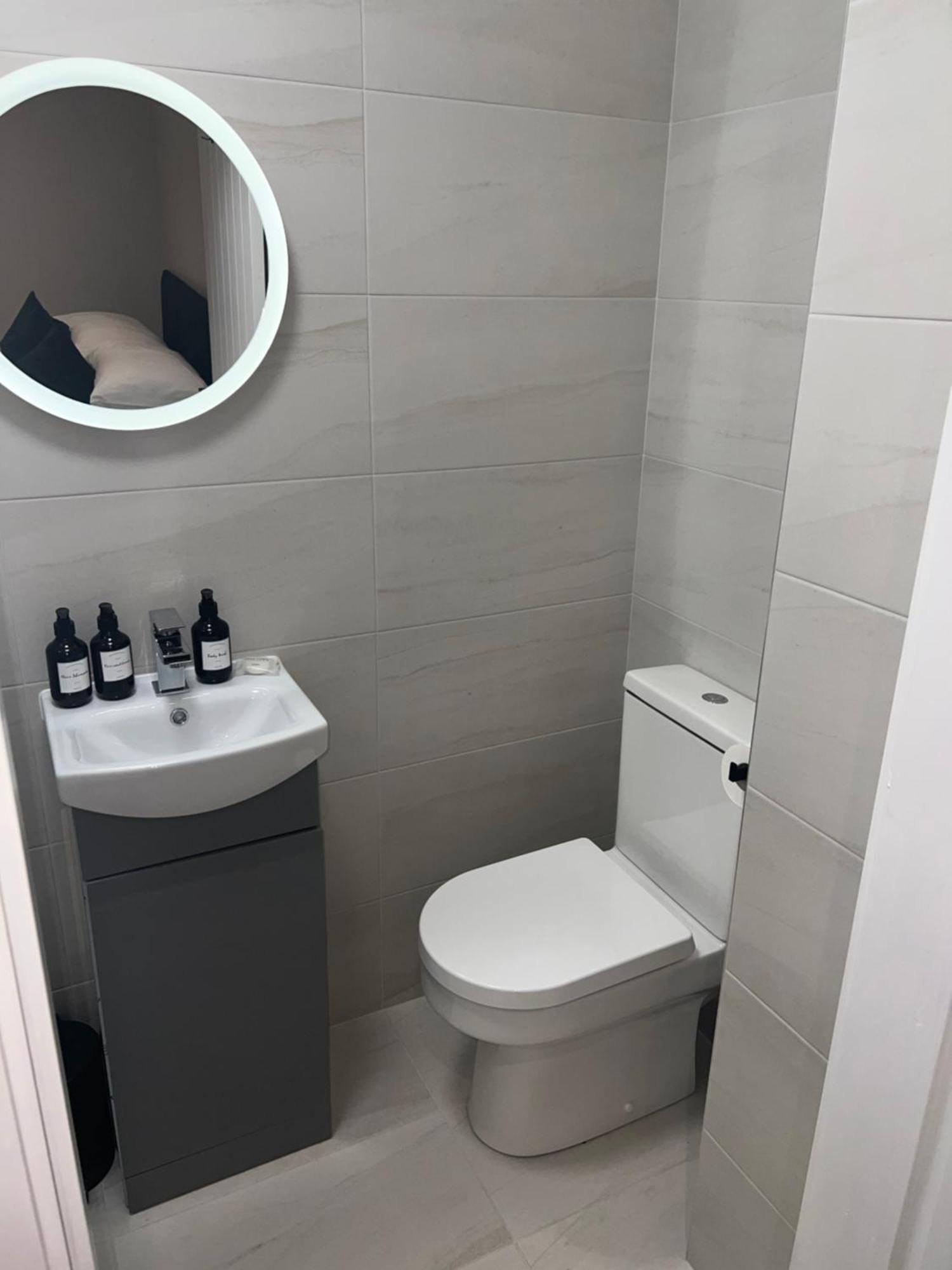 128 Anfield Road Hotel Ливърпул Стая снимка