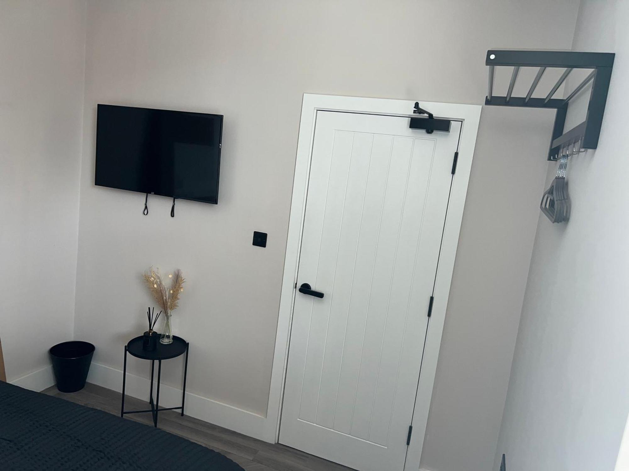 128 Anfield Road Hotel Ливърпул Стая снимка