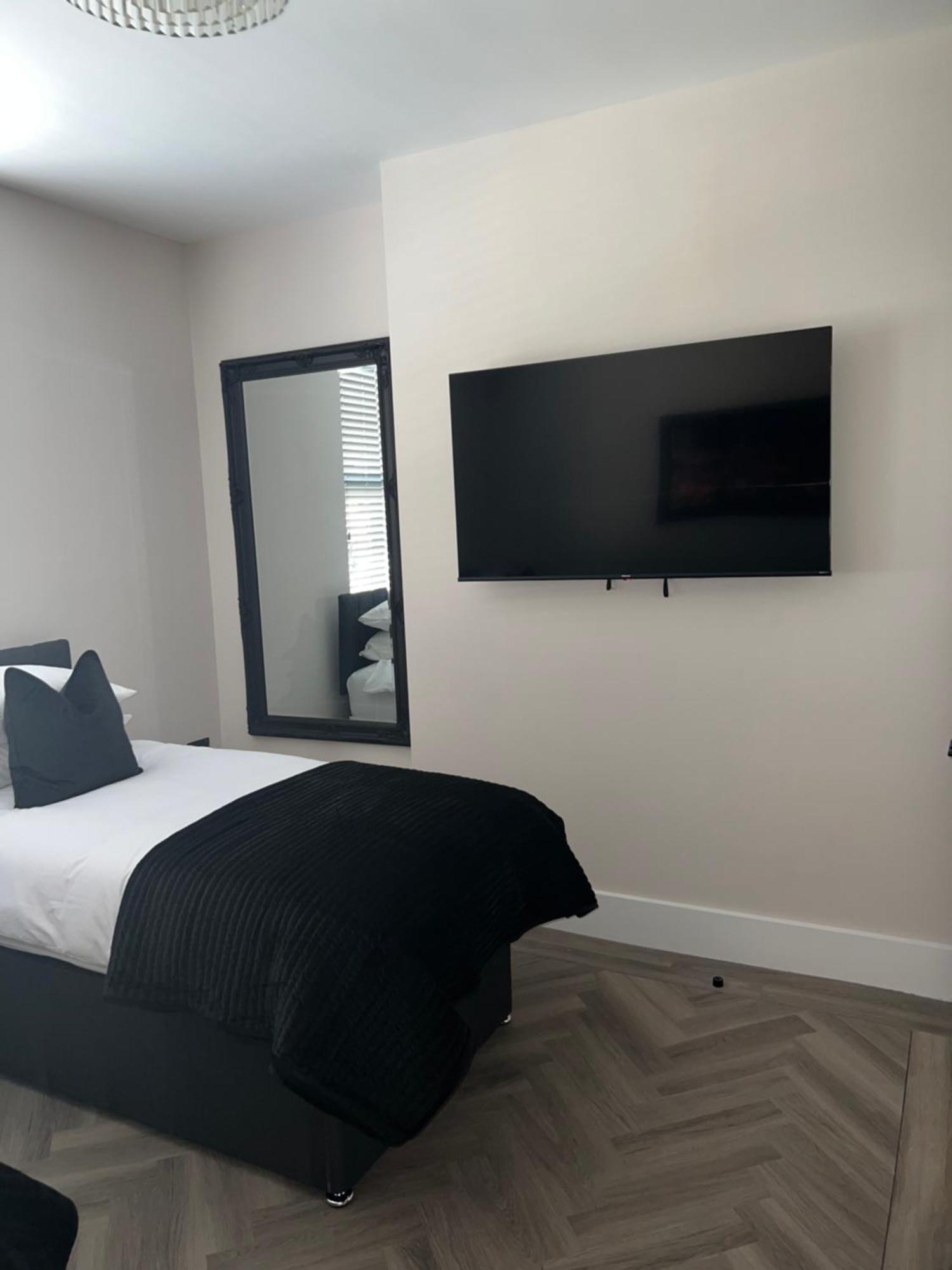 128 Anfield Road Hotel Ливърпул Стая снимка